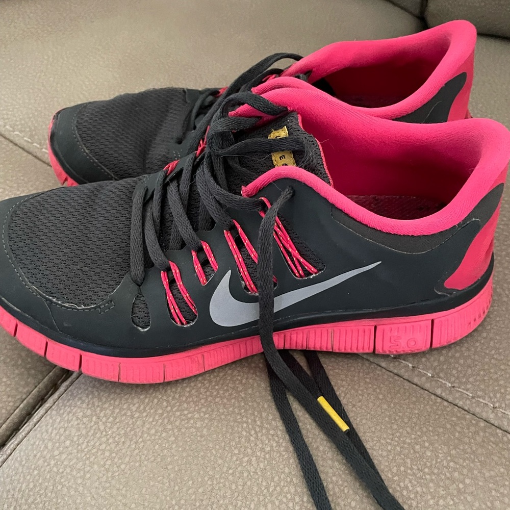 Used Nike free Livestrong - Pink
